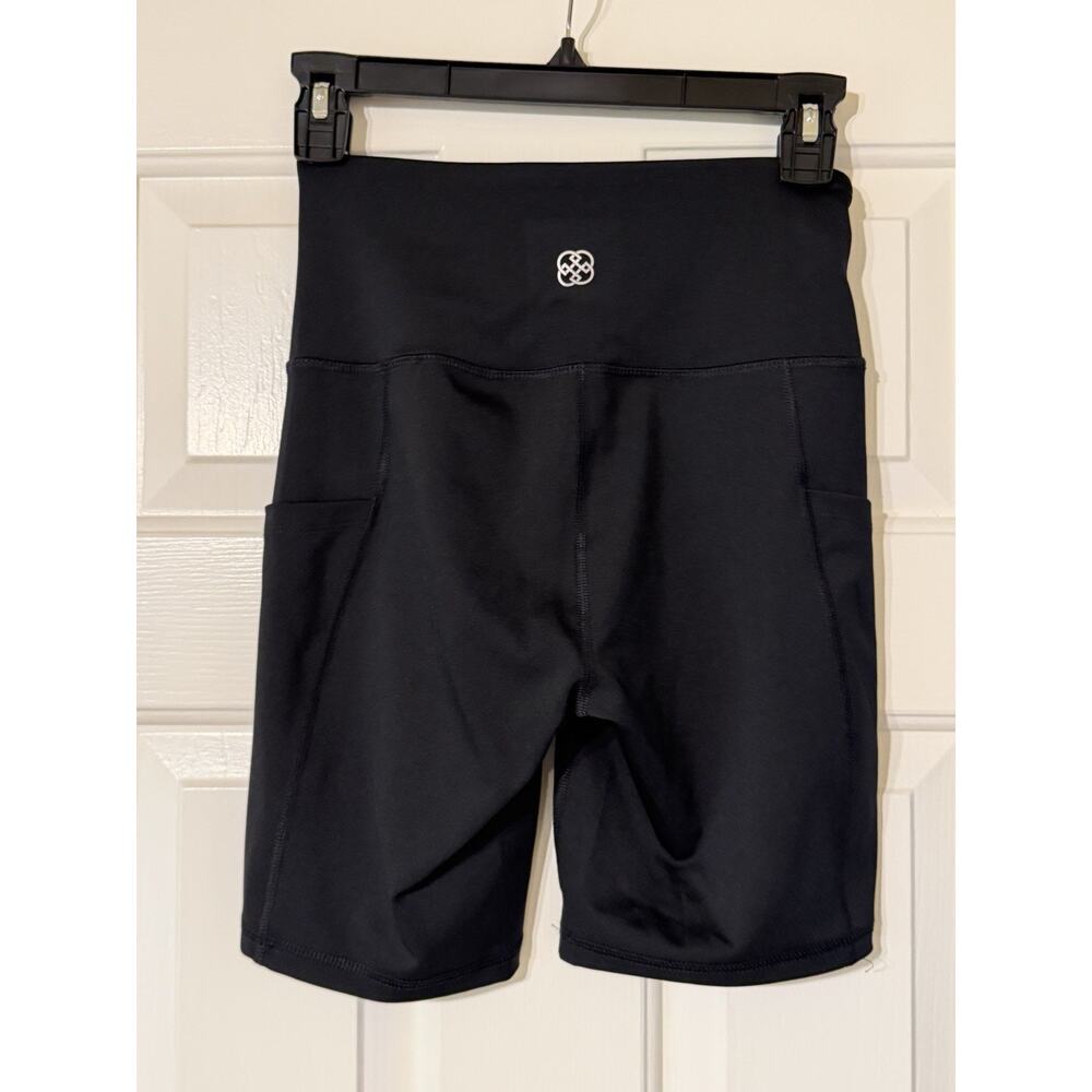 Daisy Fuentes Women’s Biker Shorts W/ Pockets Size: Small Color: Black